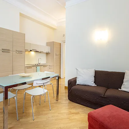 De La Gare Aparthotel