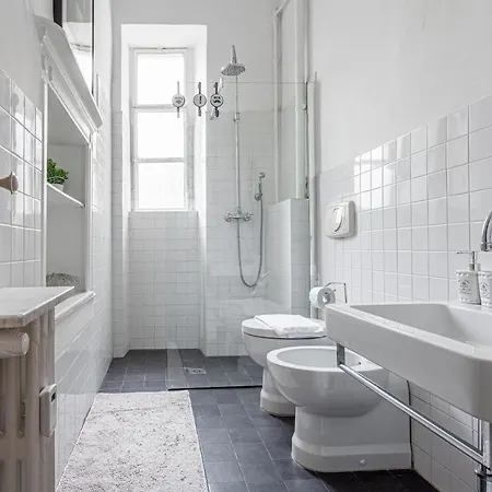 Joivy Elegant Flat With Balcony Milan