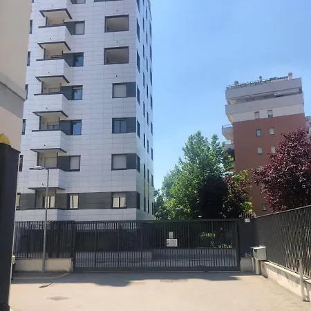 Sulla Metro 3 Gialla Maciachini 밀라노