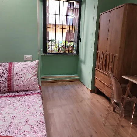 2 Via Fabio Mangone * Milaan