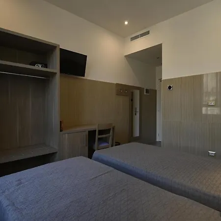 Hotel Midway 3*