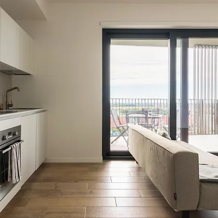 Joivy Uptown Flats With Balcony, Good Connection To Centre 아파트 *