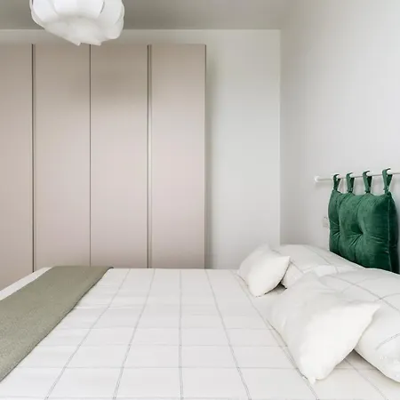Joivy Uptown Flats With Balcony, Good Connection To Centre *