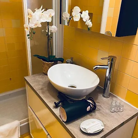 Chiara 34 - M4 Metro Blu * Milan