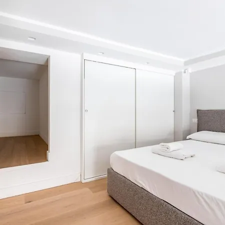 Modern Apt 300mt From Central Station! Milan