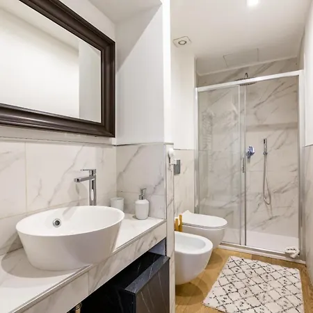 Modern Apt 300mt From Central Station! Apartment *