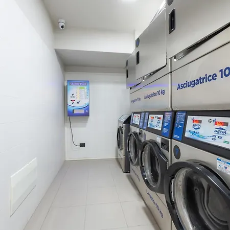 Guesthost - Apts Milano-corso Magenta Daire *