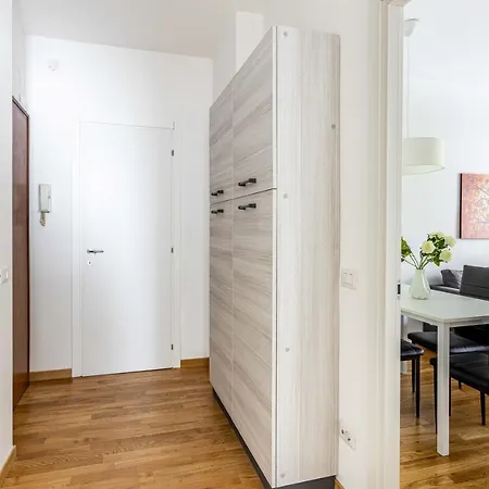 아파트 Joivy Adorable Flat With Balcony 밀라노