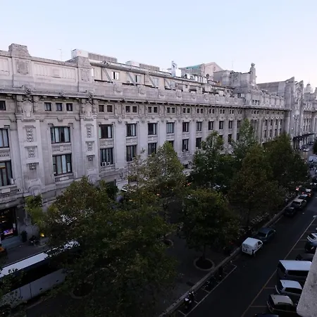 Hotel Midway