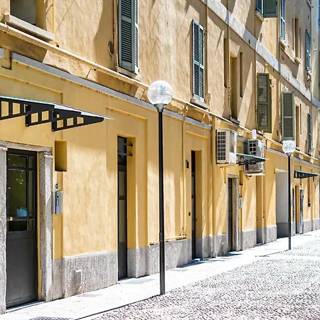 Daire Brera Livings, Charming Flat Near Duomo Milano