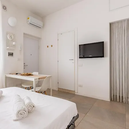 Cosy With Shared Terrace! * Milano