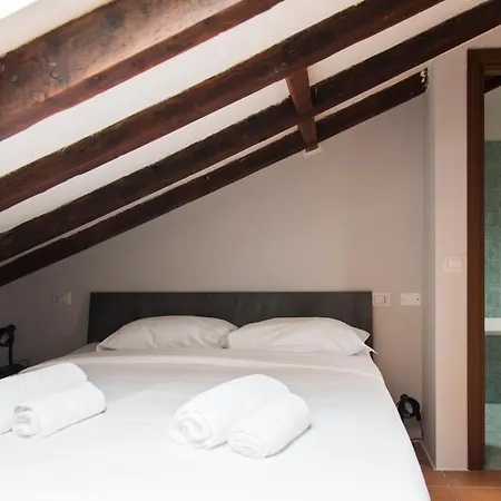 Youhosty - Venini 59 Милан