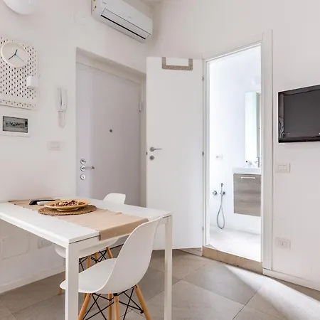 Cosy With Shared Terrace! Milano