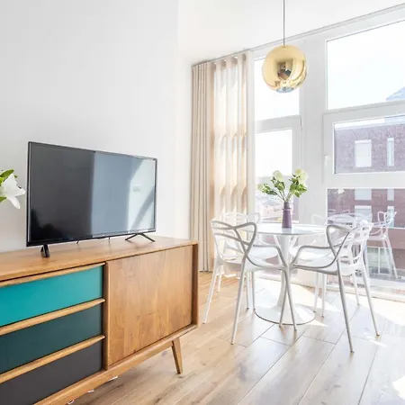 Sunlit 1 Bedroom Via Pirelli * Milano
