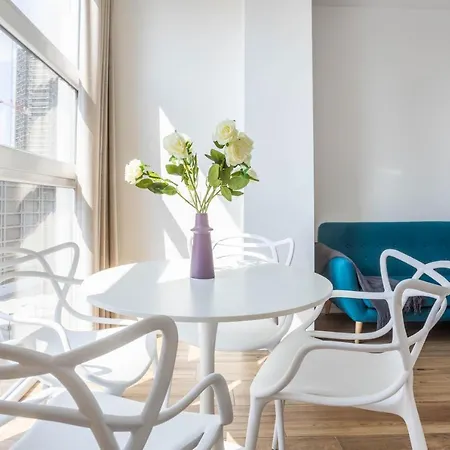 Sunlit 1 Bedroom Via Pirelli *