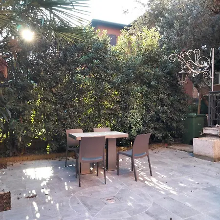 La Bed & Breakfast 4*