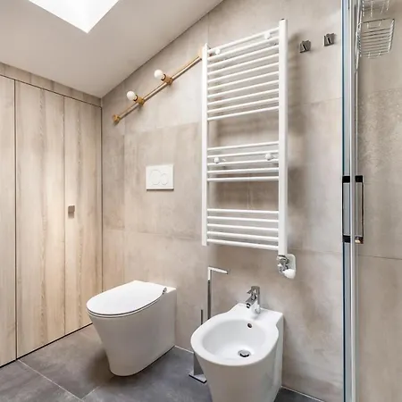 Guesthost - Cozy With Parking 5 Min Walk From The Bus Stop Апартаменты *