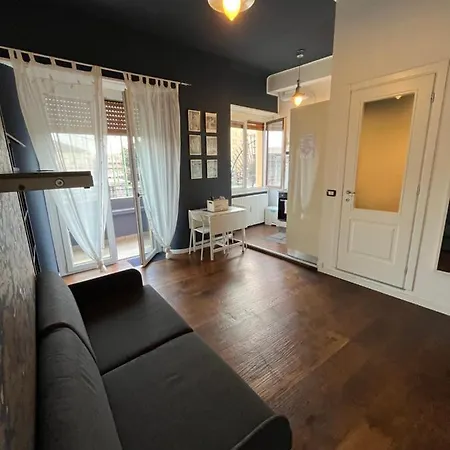 Studi - Front Metro Lambrate Appartement