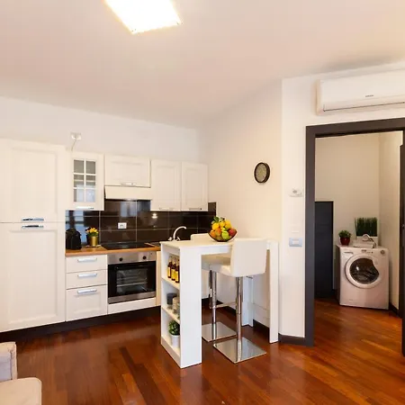 Residenza Smeraldo - Terrazza San Siro Апартаменты *