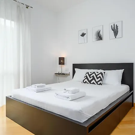Lejlighed Garibaldi Sempione Sarpi 10 Min - Big 85m - Self-check-in 5th Floor *