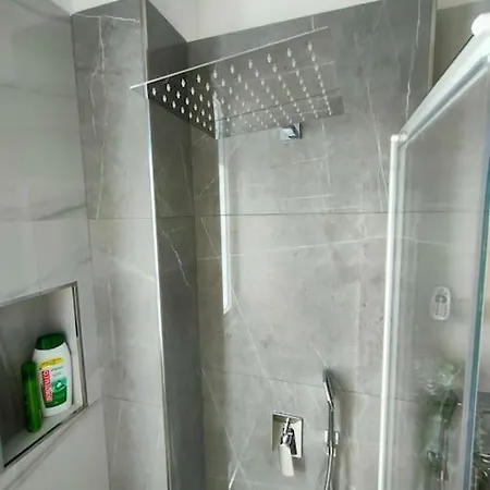 Apartamento New & Bright Balcony Flat By Station