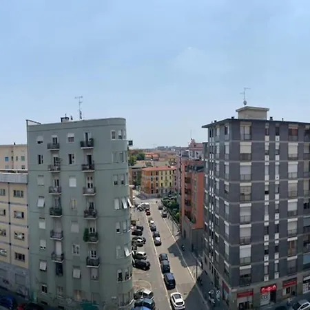 New & Bright Balcony Flat By Station Milano