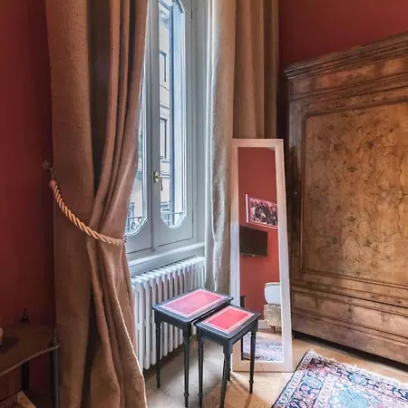 Italianway - Borgonuovo 12 Милан