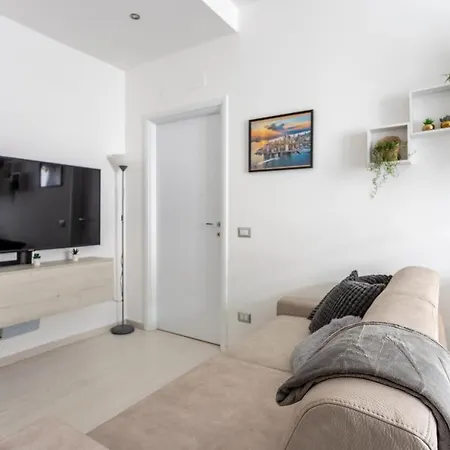 Duomo A 15 Minuti Di Metro-suite Con Netflix Ad Affori M3