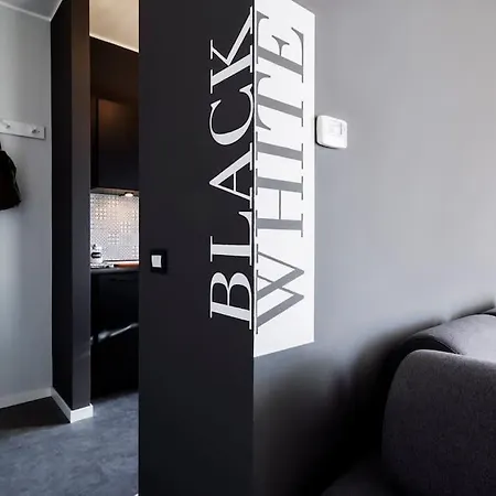 Black & White Flat In Naviglio/ Porta Genova *