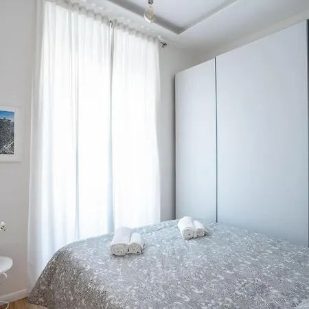 Apartment Duomo-fiera Mi Master Design Wifi+netflix Milan