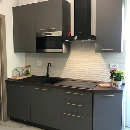 Zeus-08: Splendido Monolocale, Zona San Siro Appartement