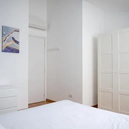 Trilocale Zona Farini/isola Διαμέρισμα