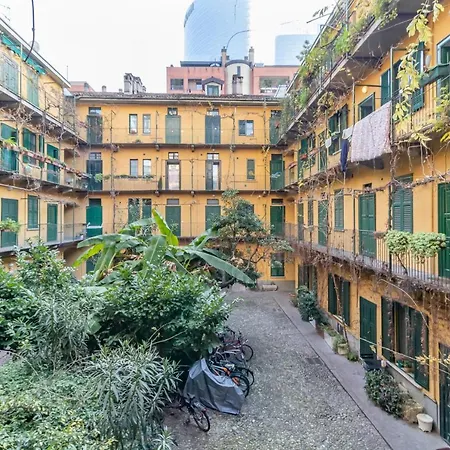 Lovely Flat De Castilla 7 ميلان