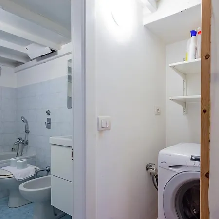 Flat In Isola De Castillia 22 דירה *