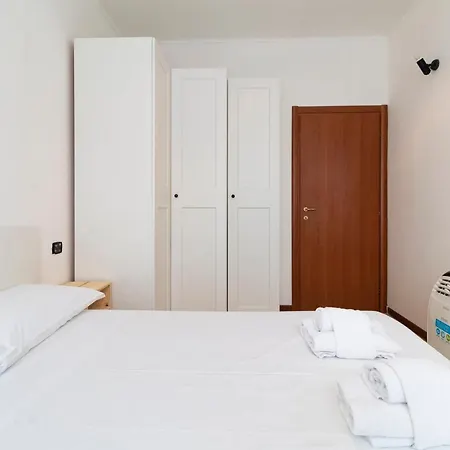 Cozy Flat - Monza 15 Апартаменты *