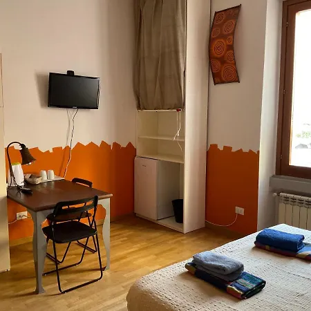 Isolab: Monolocale In Zona Isola Apartamento