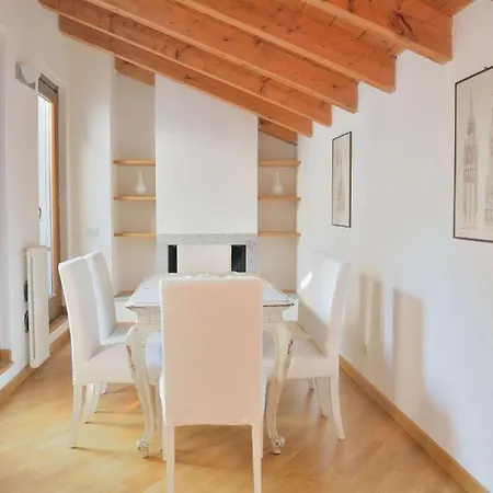 Mansarda In Piazza Duomo Apartmán