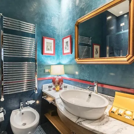 Italianway - Borgonuovo 12 *