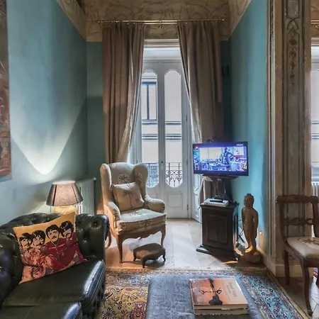 Italianway - Borgonuovo 12 * Milánó