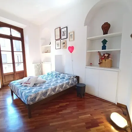 Charming Design Into Navigli District アパート *