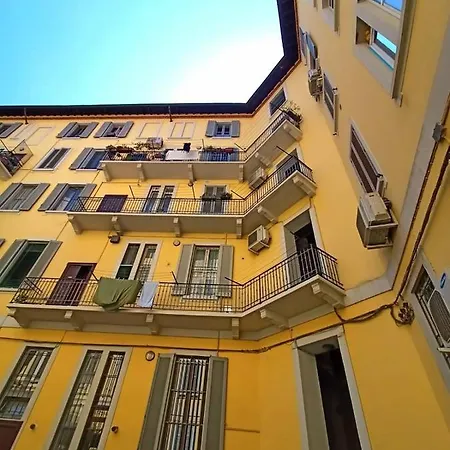 Charming Design Into Navigli District * ミラノ