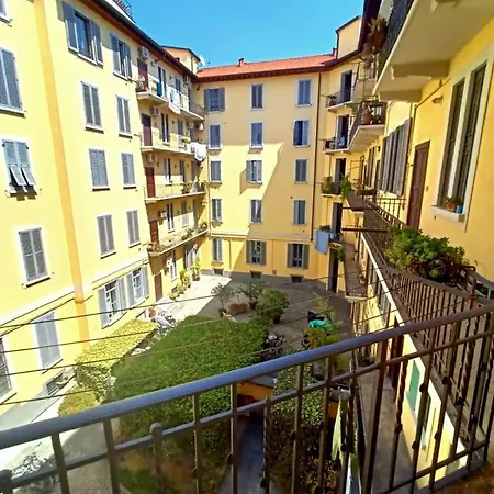 Charming Design Into Navigli District * ミラノ