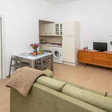 Liberty House, In Stile Retro! * Milano