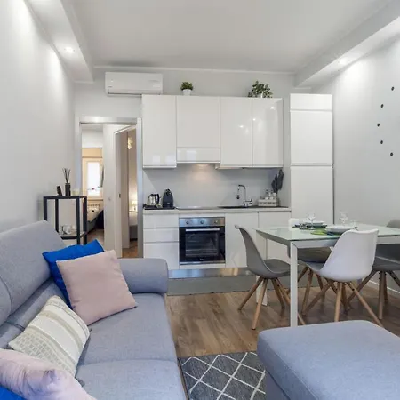 Easylife: Modern Trilocale In Gioia-porta Nuova *