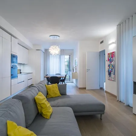 Easylife - Moderno Ed Elegante Trilocale In Corso Garibaldi Διαμέρισμα