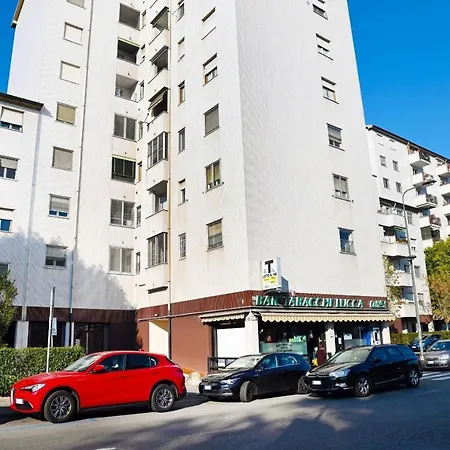 بيت ضيافة Lucca 22 ميلان