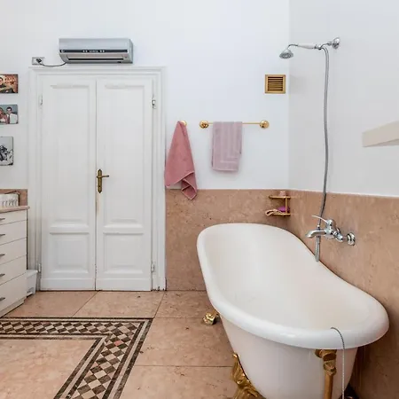 Very In Cadorna Station Area! Excellent If Arrive From Malpensa Airport Milan