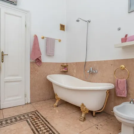 Very In Cadorna Station Area! Excellent If Arrive From Malpensa Airport Апартаменты Милан