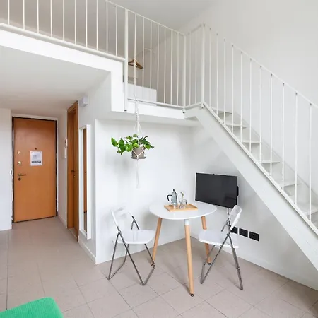 Guesthost - Apts Milano-corso Magenta Daire Milano