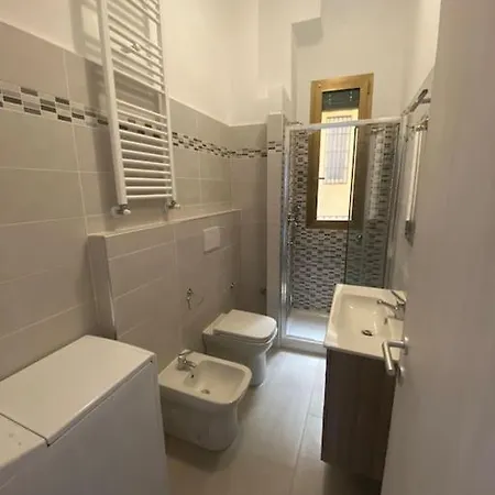 Isola District,famous Area, Space Flat, Lightful,6 Pax Apartment *